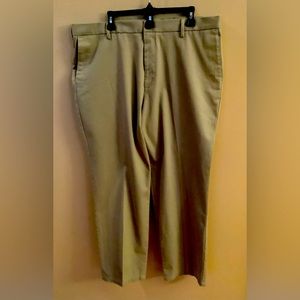 Mens Dockers classic fit slacks size 40 x 30